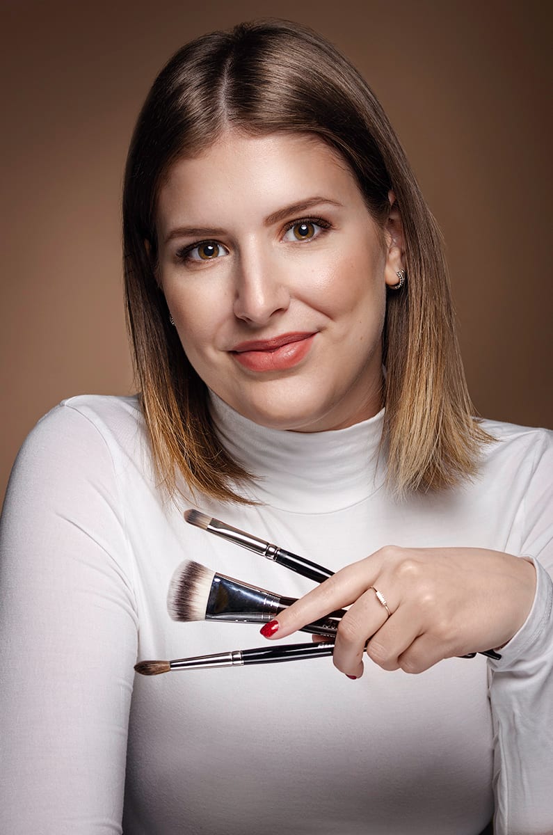 Alföldy Dóra